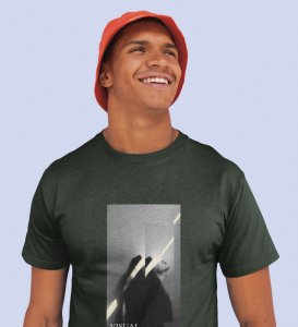 Visual Artistry, A Modern Maverick: Green Men's Oversized Tee with Eye-Catching Front Print